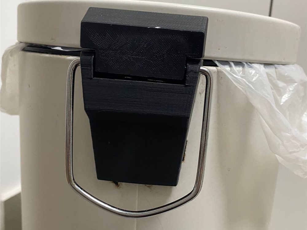 Bisagra de tacho impresa en 3D, tercera vista.